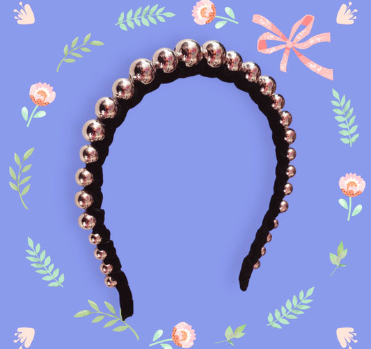 Black headband embellished with silver pearls